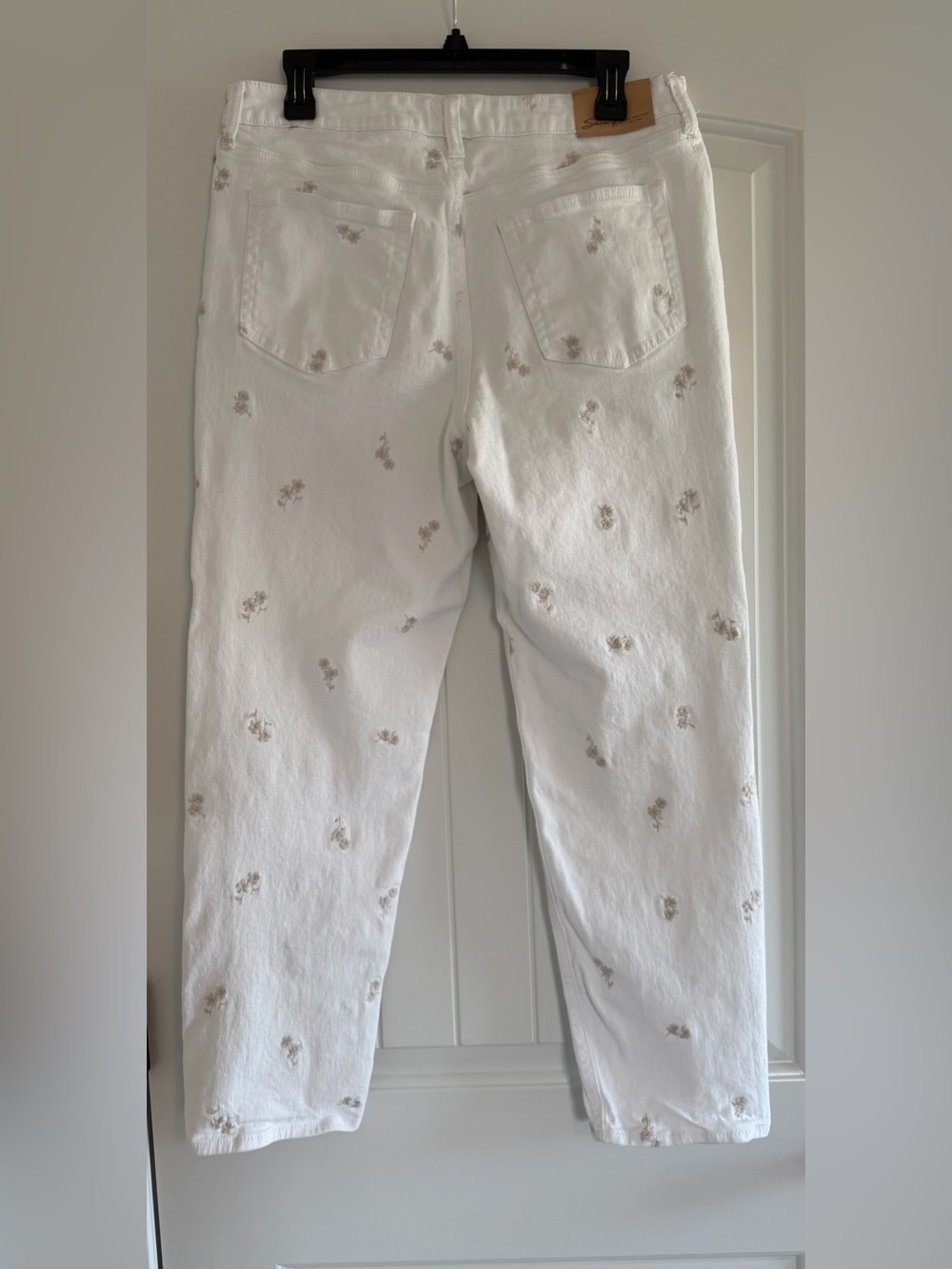 Seven7 White Straight-Leg Jeans with Subtle Beige Floral Embroidery Size 10 - Picture 6 of 11